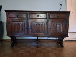 Altes Sideboard mit Schubladen & Magnetischen Türen