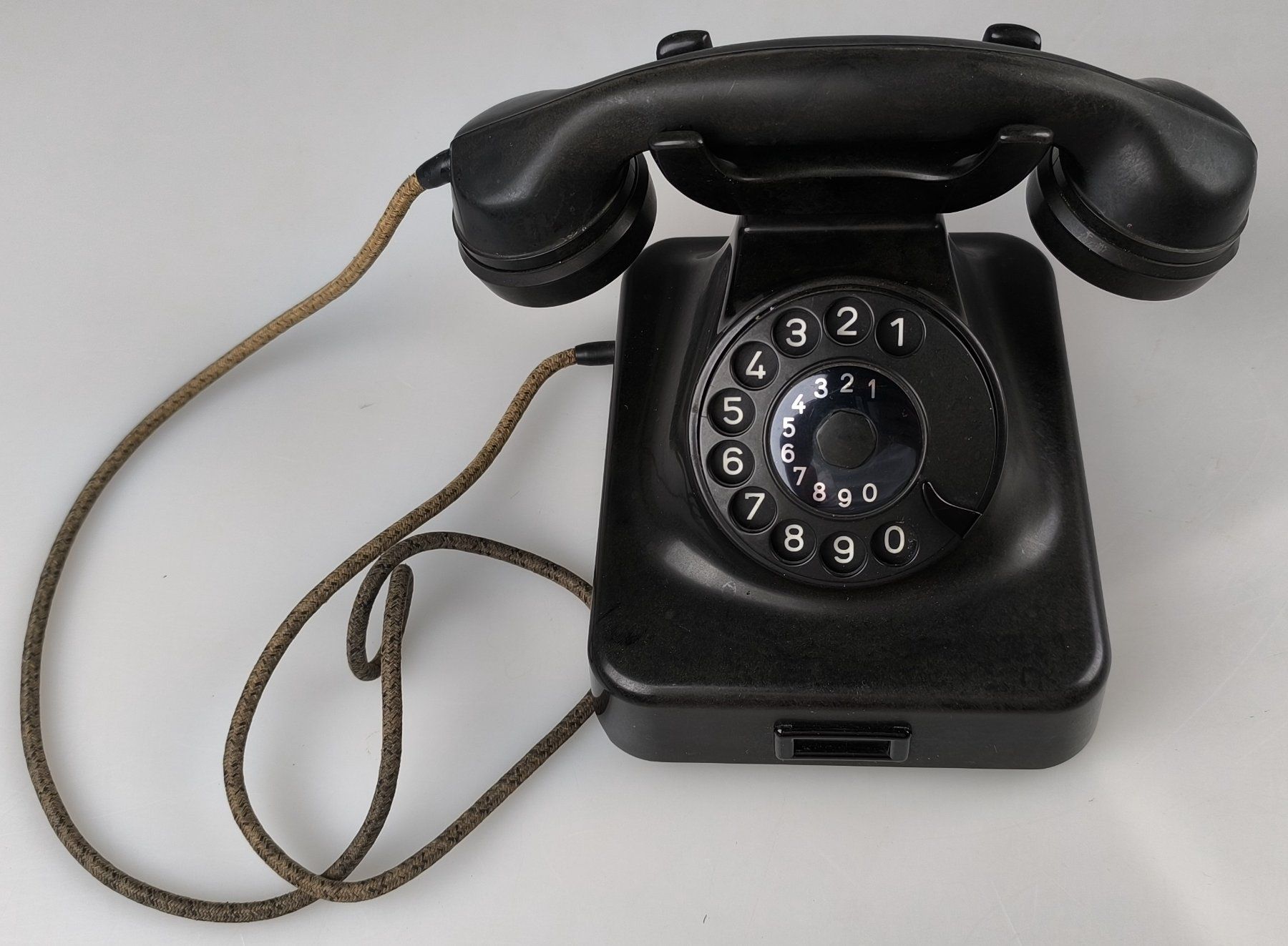 Telefone: Schweizer Tischtelefon Modell 1929 – Gebraucht aus Rüti ZH von Restwert_Rueti_ZH