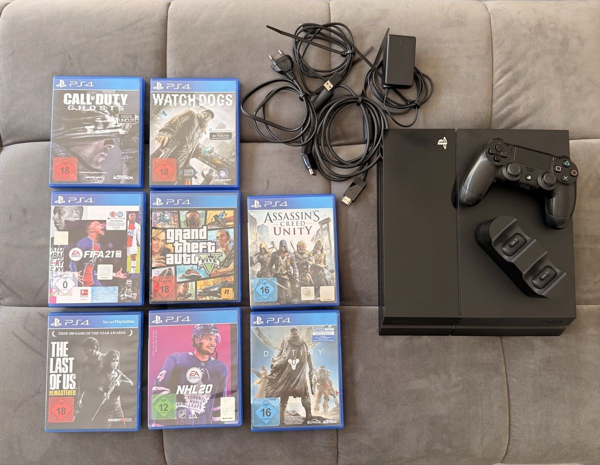 Sony Console: Playstation 4 mit 8 Spielen und Controller-Ladestation – Usato da Untersiggenthal venduto da Raf_s2pw