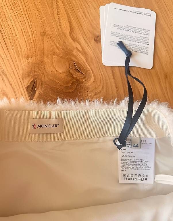 Gonne: Moncler Skirt  – Nuovo e nell'imballaggio originale da Bern venduto da Jenzymaui 2