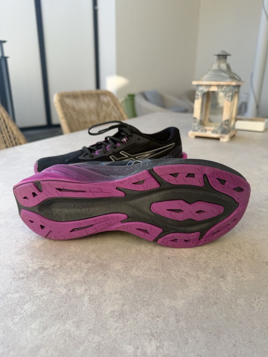Asics Scarpe da donna: Asics Novablast 3 – Nuovo (secondo la descrizione) da Wohlen AG venduto da Maloukoch 2