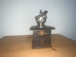 Antike Kaffeemühle aus Grossmutter's Zeiten, Top!