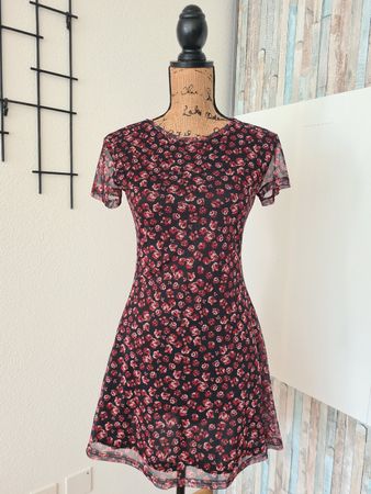 Stradivarius Sommer Kleid mit Blumenmuster, Grösse M!