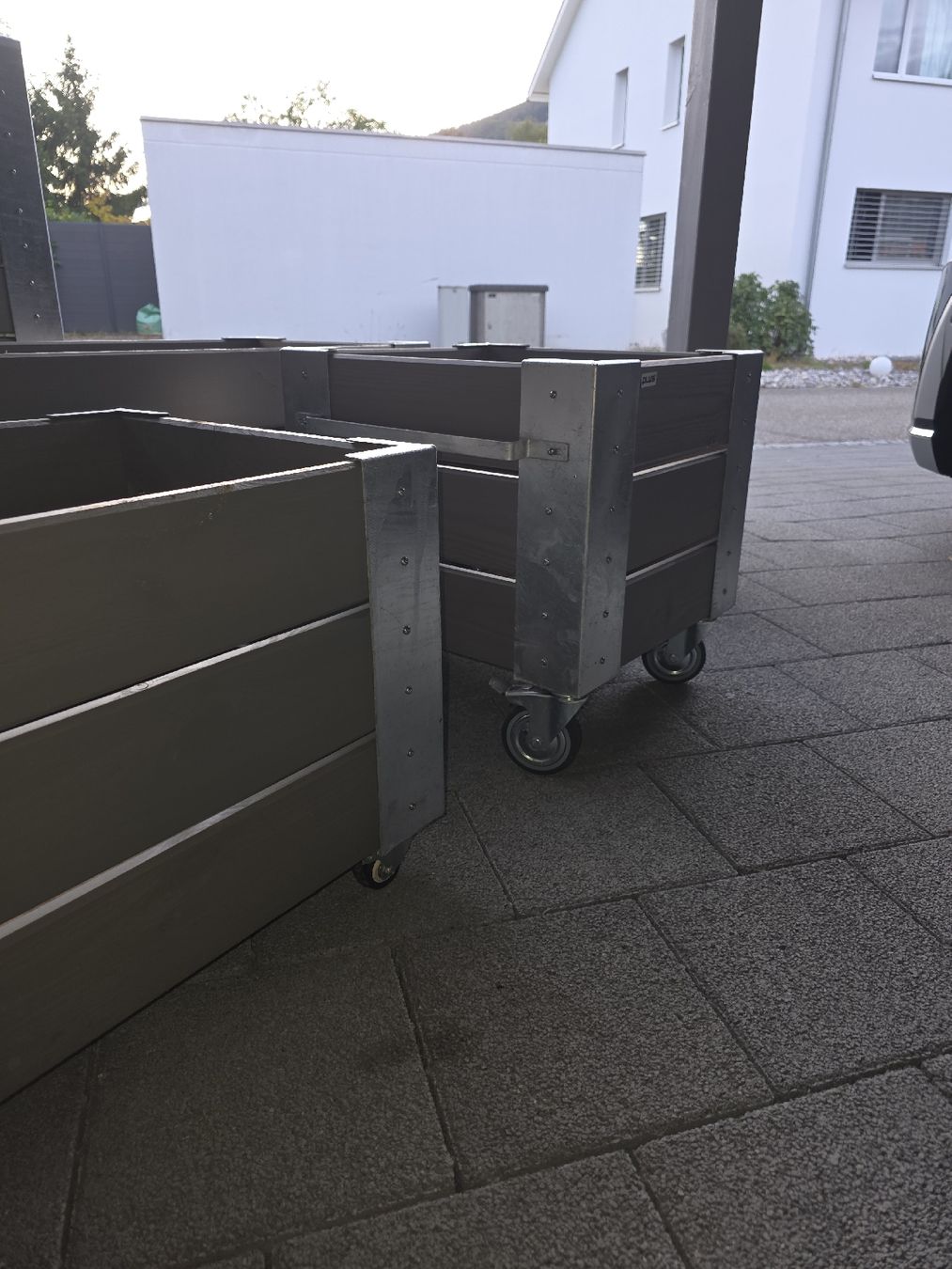 Vasi per fiori: 5 Stk Blumentrog Blumenbeet Hochbeet mit Rollen. – Usato da Oensingen venduto da Adrian5224 3