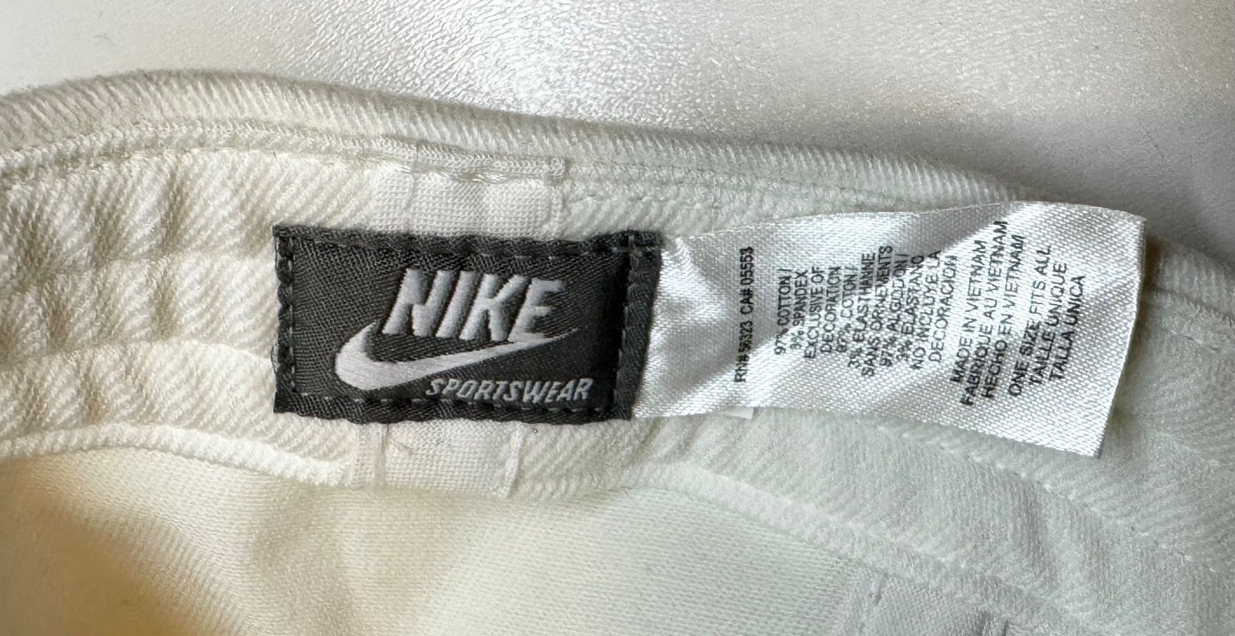 Nike Copricapi, berretti & cappellini: Casquette Cap NIKE, one size, taille élastique, blanc – Nuovo e nell'imballaggio originale da Genève venduto da Murmurs 5