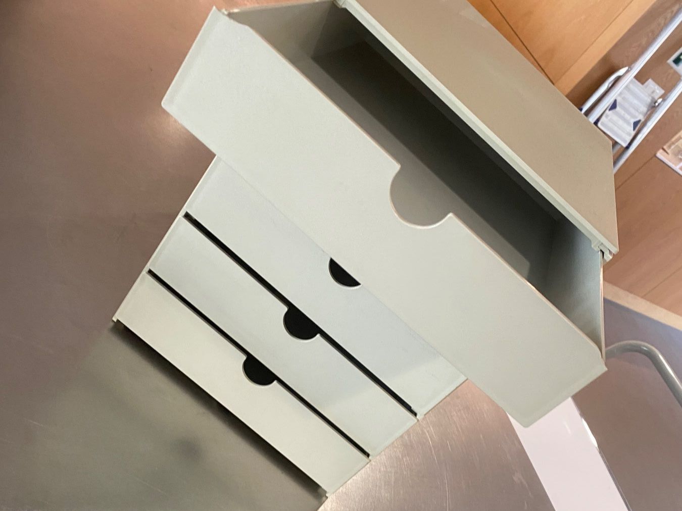 Scaffali: Schubladen-Ablagesystem 4 Fächer beige guter Zustand – Usato da Bern venduto da Cucina10