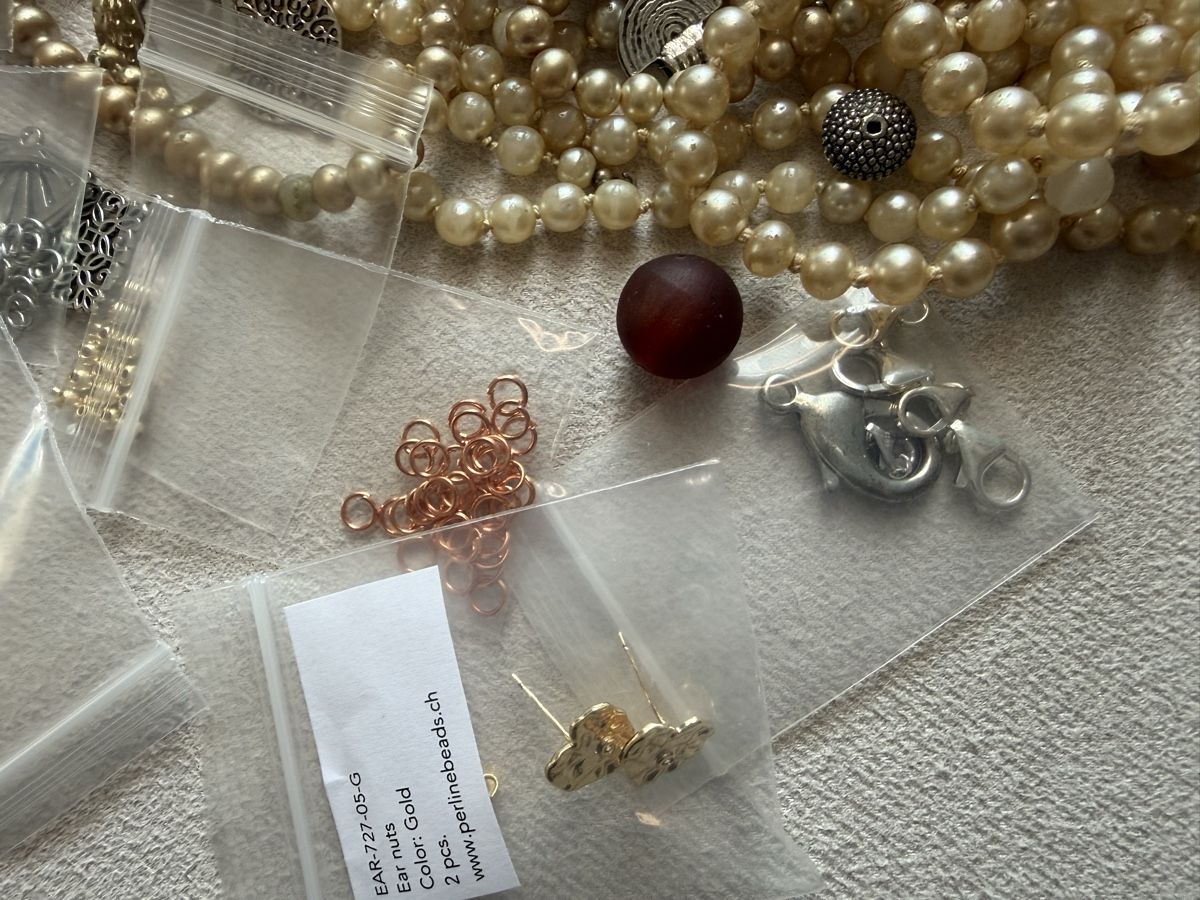 Altri gioielli: Box- Lot Perlen und Schmuckteile sortiert, DIY – Usato da Lamone venduto da LaCantinaMagica 7