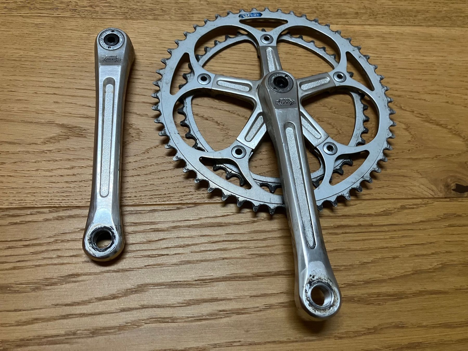Pezzi di ricambio: Shimano 600 Arabesque Kurbelgarnitur – Usato da Obermumpf venduto da Estrela67