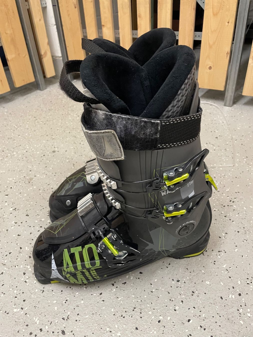 Atomic Herrenschuhe: Ski Boots Atomic Waymaker 110 Size 28.28.5 – Gebraucht aus Zug von NikosKoukos 1
