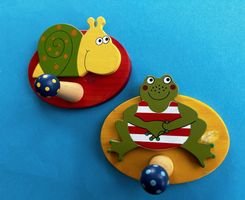 2 KINDERGARDEROBEN / KLEIDERHAKEN