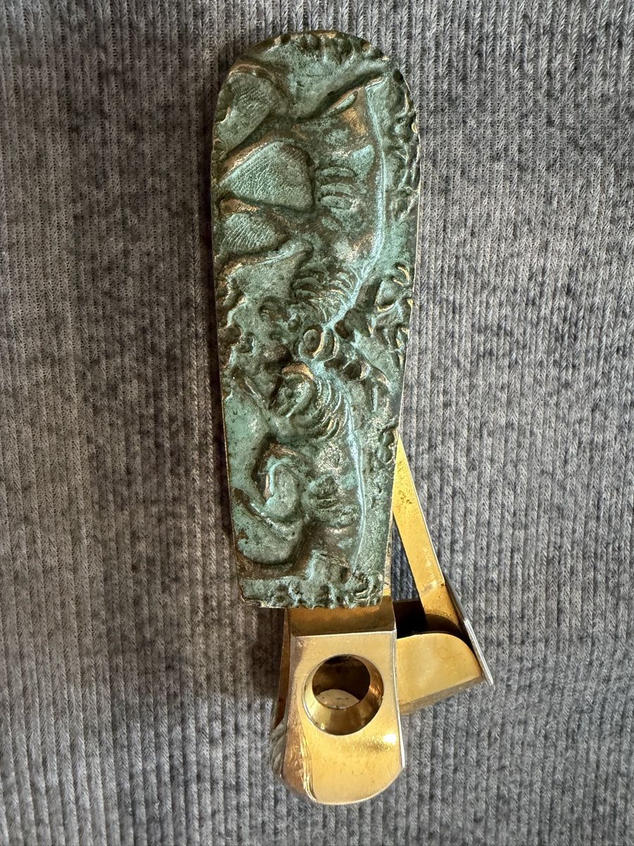 Tous les outils: Zigarrenschneider mit Relief-Griff Messing Antik-Optik – D'occasion à Zürich par Privat_13 2
