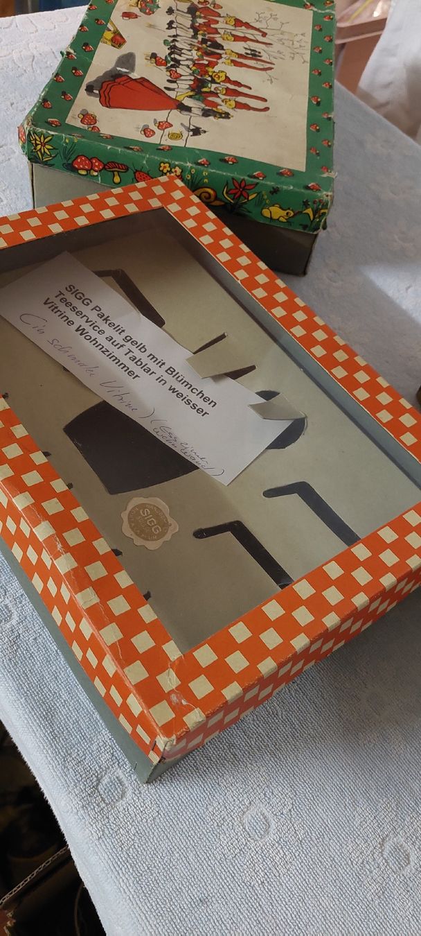 Sigg Giocattoli: 3 Puppengeschirr Sigg original Schachteln – Usato da Muri AG venduto da nindo1 3