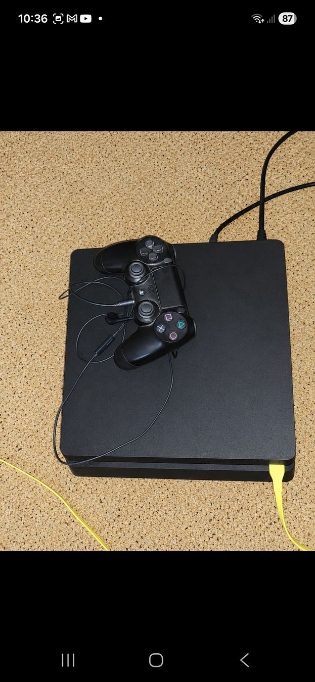 Sony Konsolen: PS4 SLIM – Gebraucht aus Hittnau von Issatamborrini