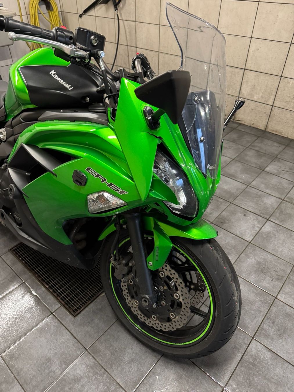 Kawasaki Strada: Kawasaki ER-6F Unfallfahrzeug – Difettoso da Elgg venduto da Roger04011970 1
