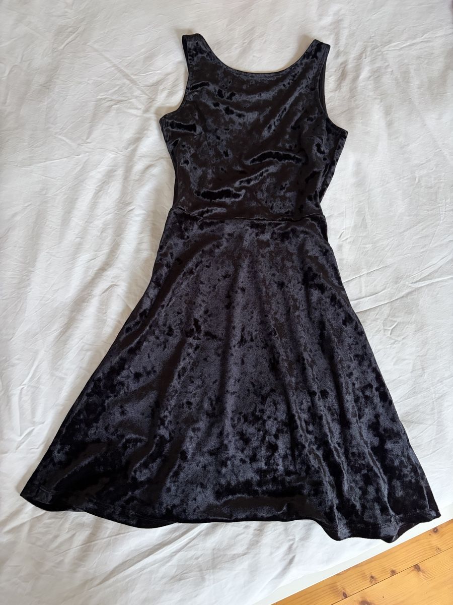 H&M Kleider: Ärmelloses Samtkleid XS – Gebraucht aus Basel von Zamba