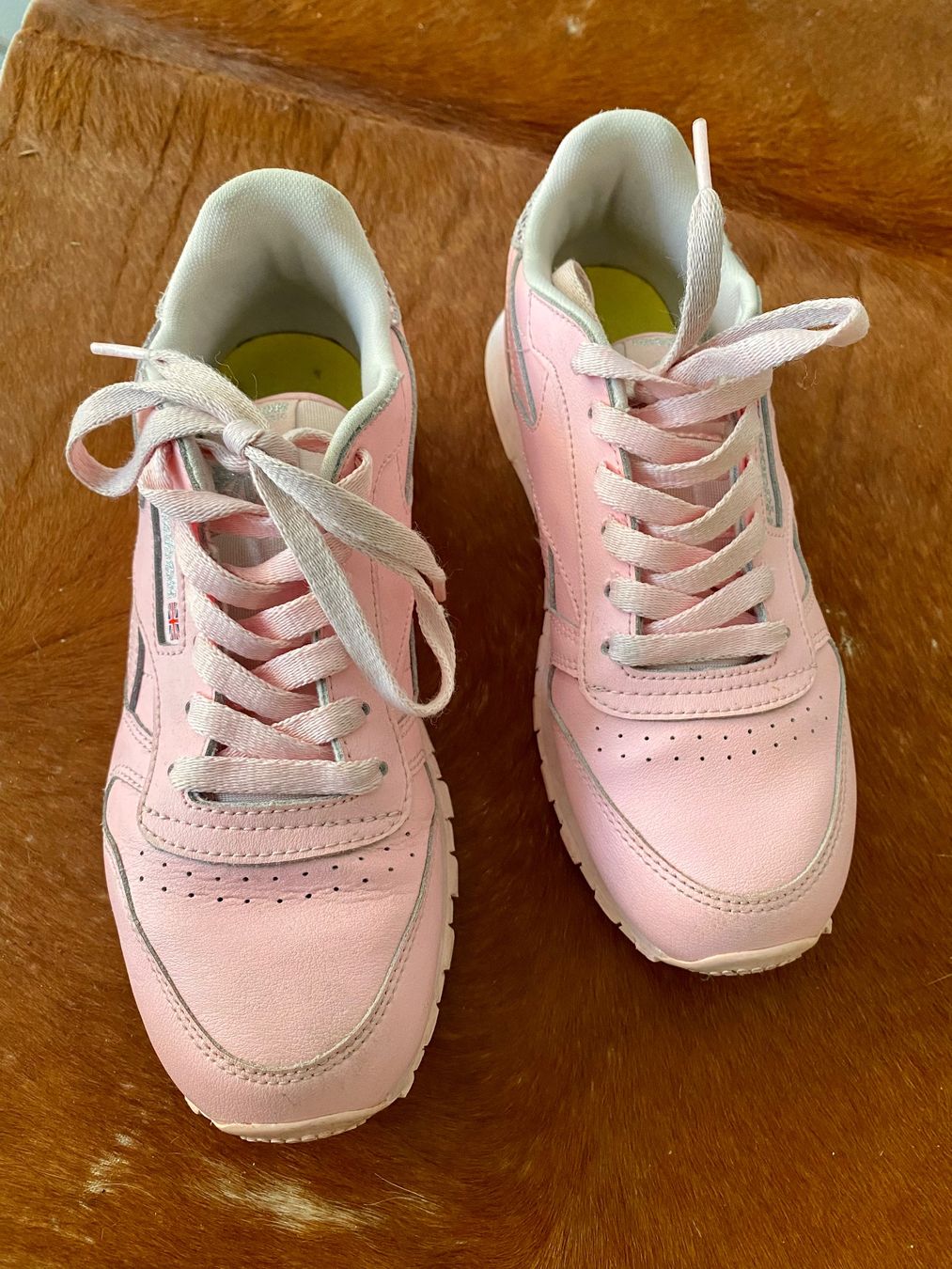 Reebok Scarpe per ragazze: Super schöne Reebok Turnschuhe Grösse 35 – Usato da Fehraltorf venduto da Marlene4