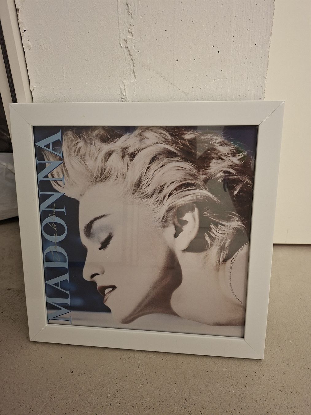 Foto & Immagini: Madonna Bild im weissen Rahmen – Usato da Goldach venduto da JLo13