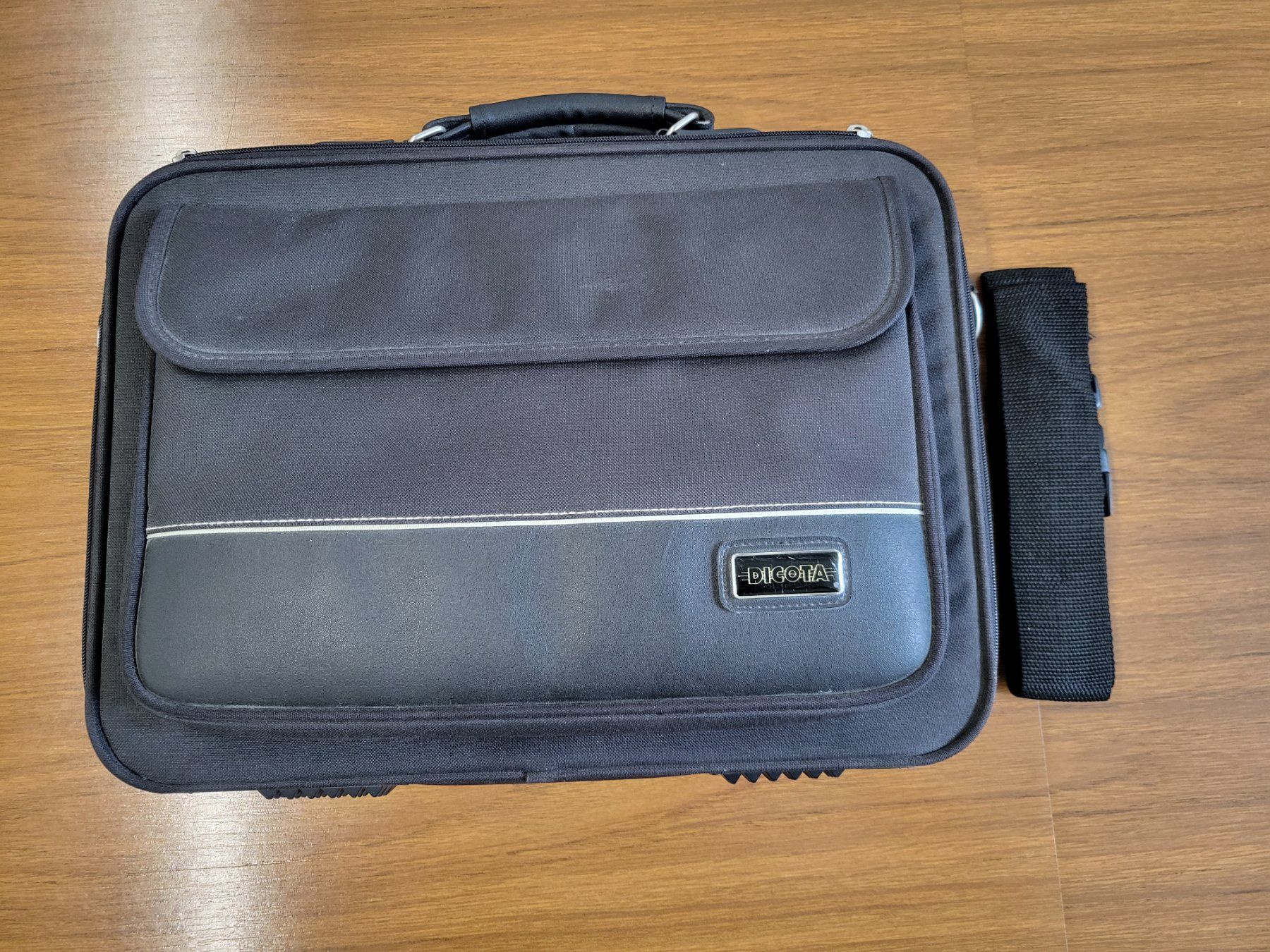Apple Notebooks: MacBook Pro (Retina, 15-inch, Mid 2015) – Gebraucht aus Therwil von  6