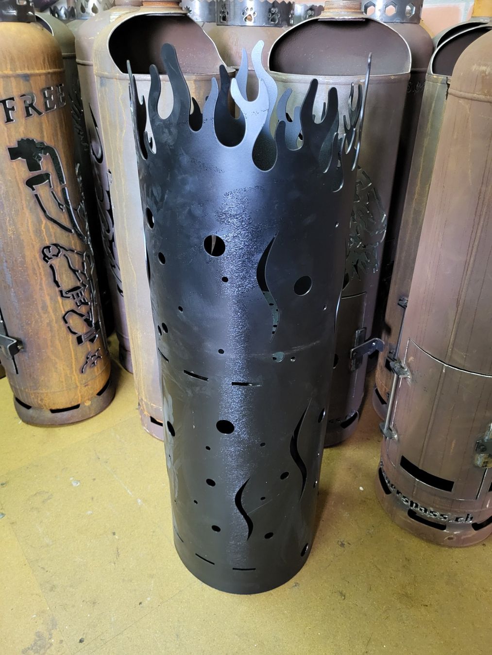 Bracieri: Feuersäule schwarze Flammen – Nuovo (secondo la descrizione) da Diessenhofen venduto da Osio