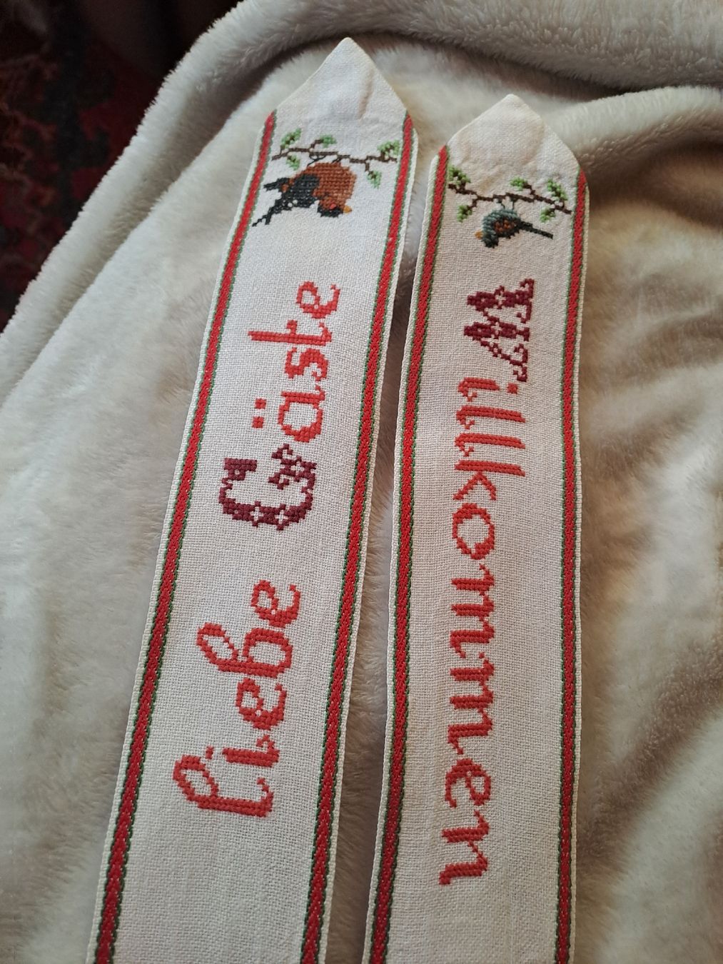 Tutte le decorazioni: Handgestickte Willkommen/Liebe Gäste Bänder, Herbstdeko – Usato da Ardez venduto da hui_kkb6