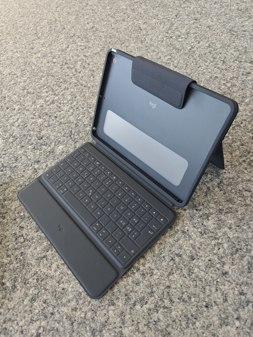 Logitech Tastiere: Logitech Rugged Folio iPad Hülle / Tastatur – Nuovo e nell'imballaggio originale da Zürich venduto da L-and-A