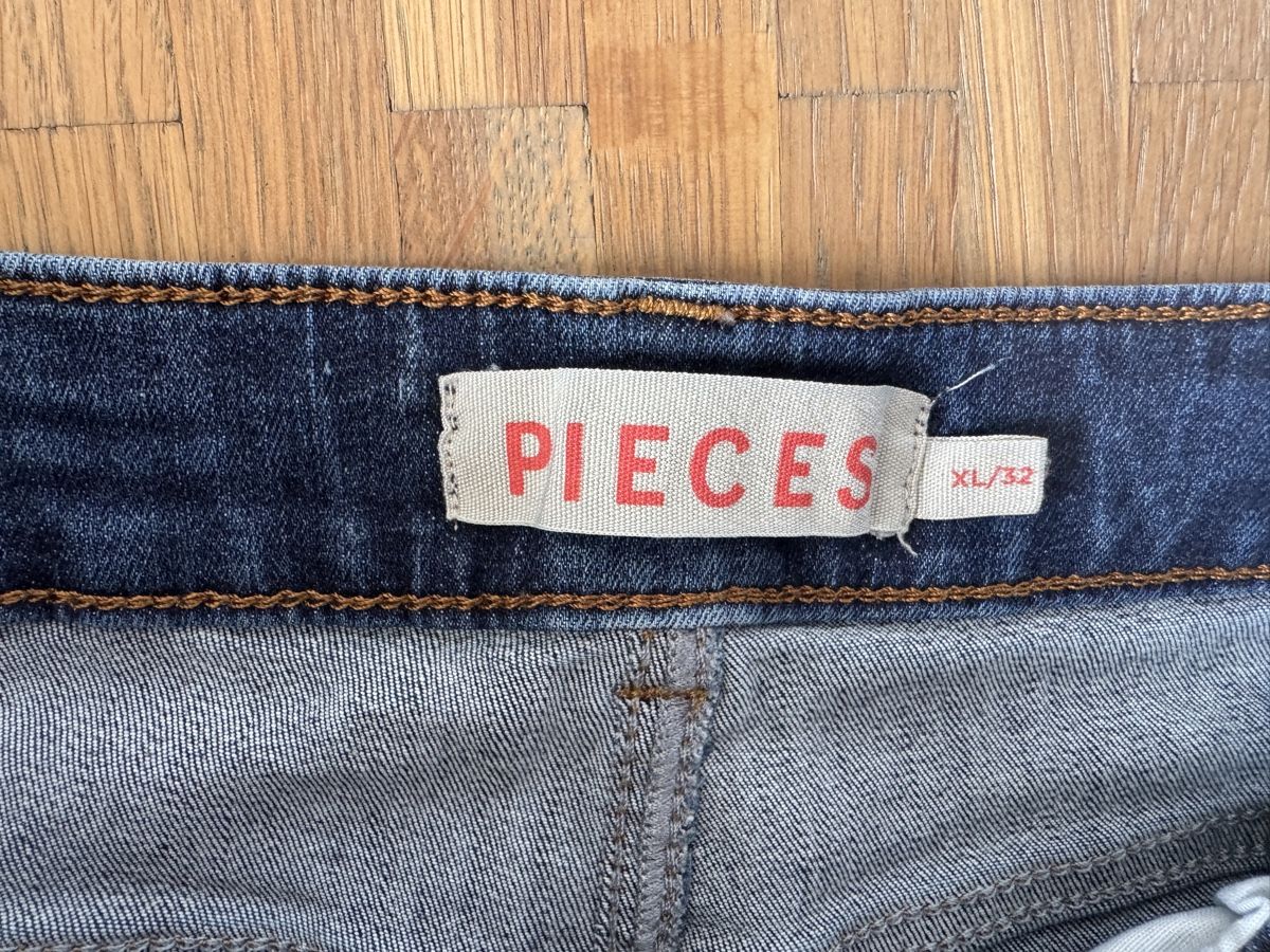 Pieces Jeans: Jeans PIECES Grösse XL/32 dunkelblau – Gebraucht aus Münsingen von sam_528s 4