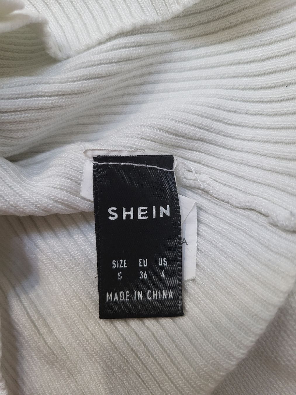 Shein Camicette, T-shirt & Top: Haut Shein blanc taille S état neuf – Nuovo (secondo la descrizione) da Le Grand-Saconnex venduto da cle_8269 2