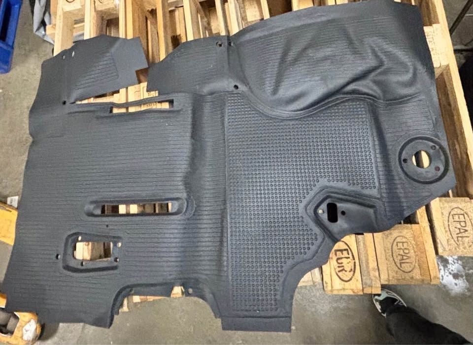 Accessori per altri veicoli: 2 Sets Innenbekleidung IVECO – Usato da Mörschwil venduto da tweety9402 1