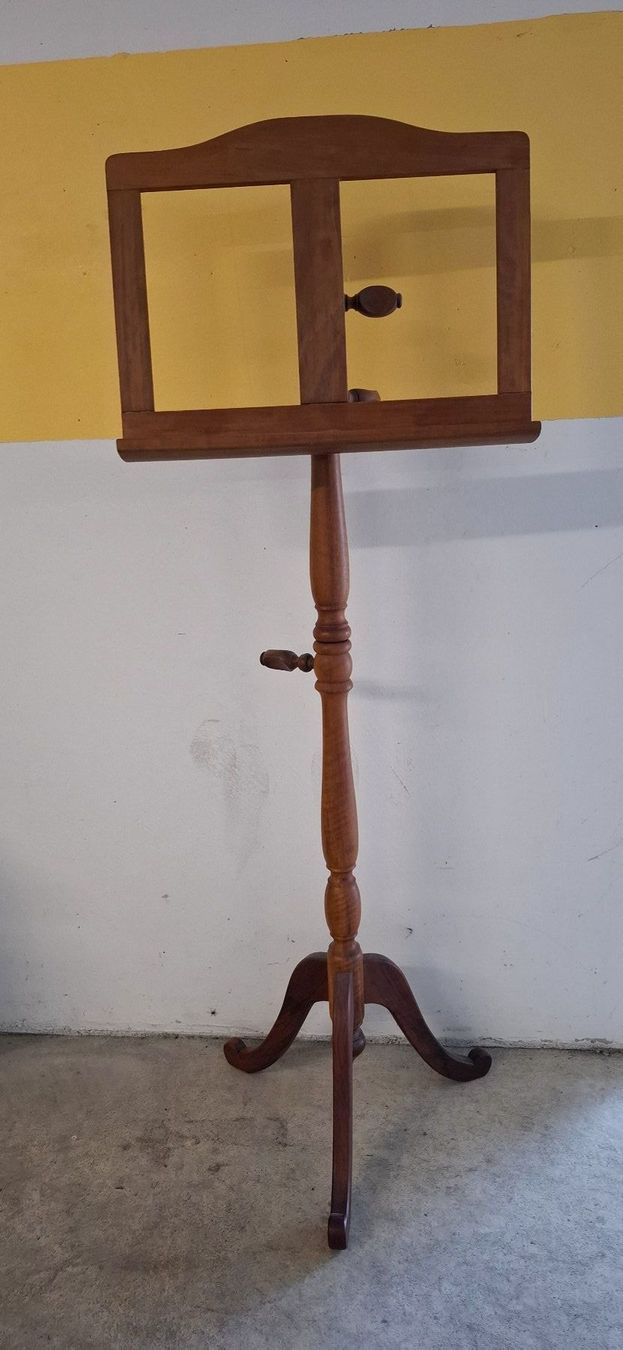 Supporti per strumenti musicali & leggii: In edelmholz gefertigeter NOTENSTÄNDER – Usato da Eschenbach LU venduto da neg_zw6v