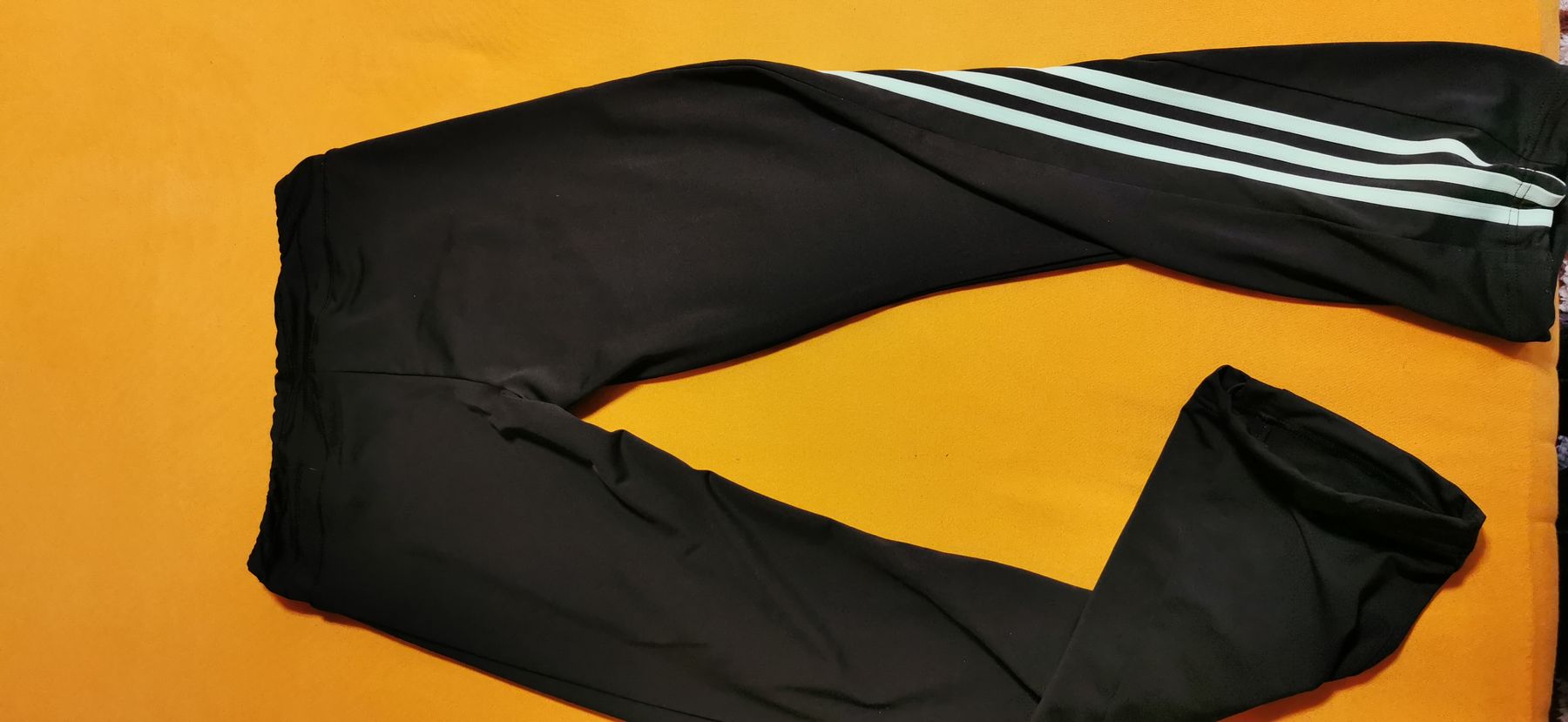 Adidas Lotti di vestiti: Adidas Trainingsanzug Gr. XS 3-teilig – Nuovo (secondo la descrizione) da St. Niklaus VS venduto da Distel60 8