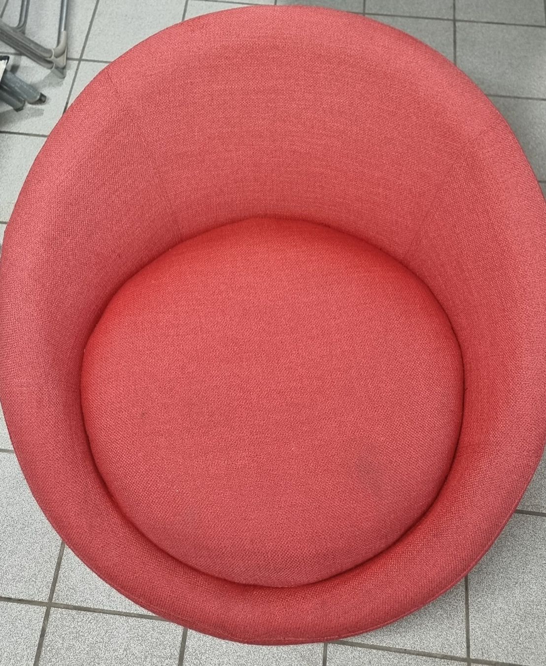 Poltrone: Lese - Drehsessel Rund Rot – Usato da Ruggell venduto da ONLINE-2-ME 2
