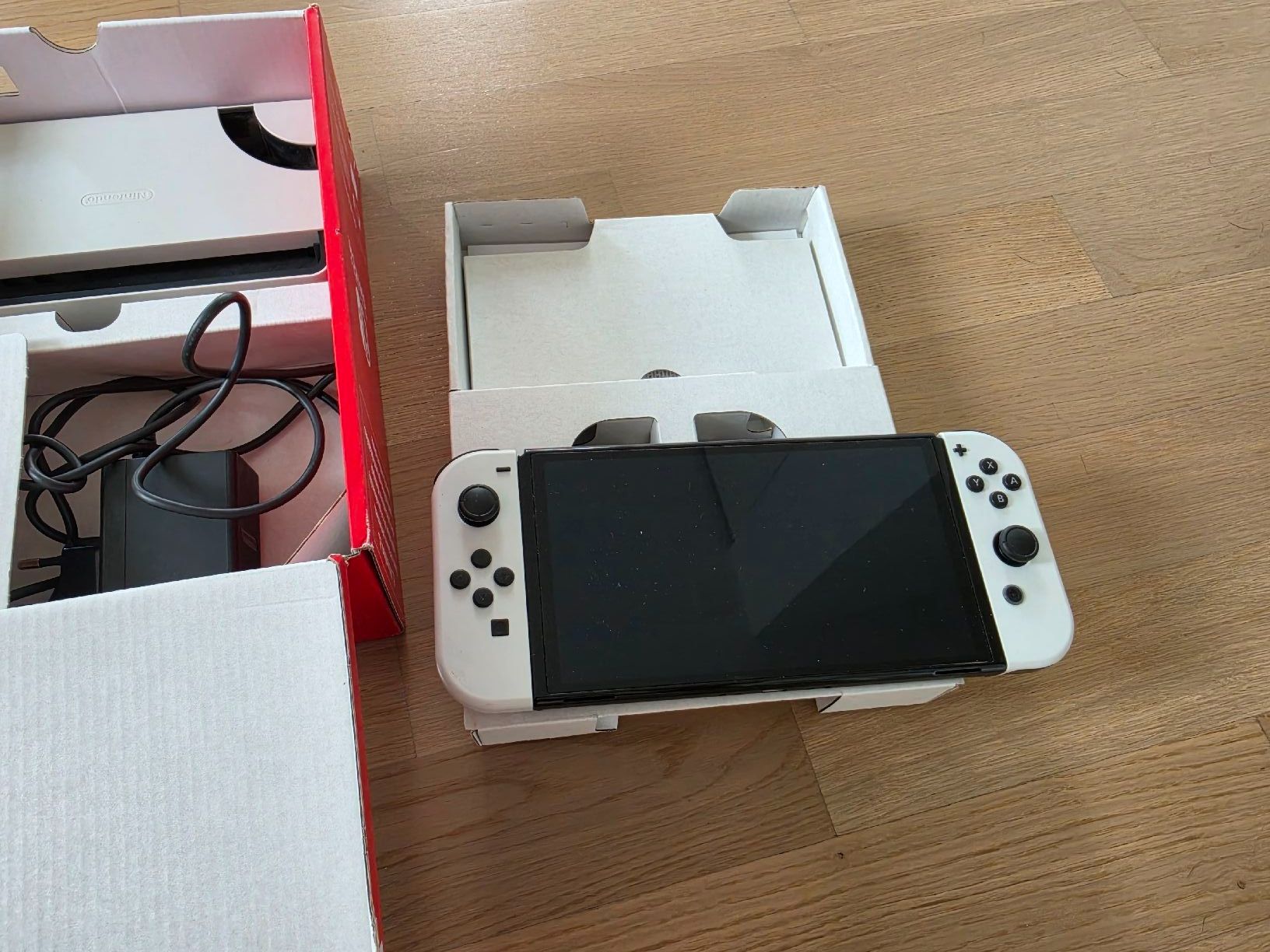 Nintendo Konsolen: Nintendo Switch OLED + 4 jeux + Poche Rangement – Neu (gemäss Beschreibung) aus sion von Romain_Rpk89 2