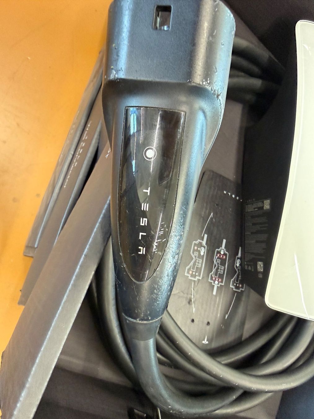Tesla Batterie-Ladegeräte: Tesla Wall Connector – Gebraucht aus Dietlikon von ComdatAG 3