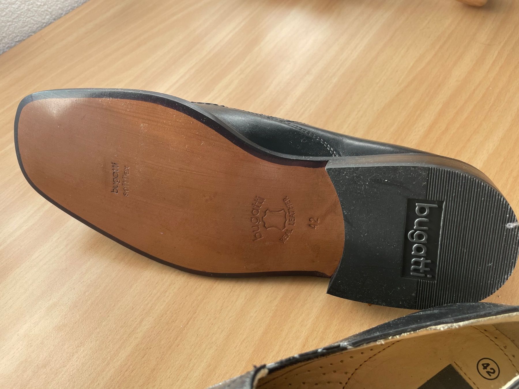 Bugatti Scarpe da uomo: Bugatti Slipper schwarz Leder Gr. 42 - Neu ! – Nuovo (secondo la descrizione) da Rothenfluh venduto da Ron999 1