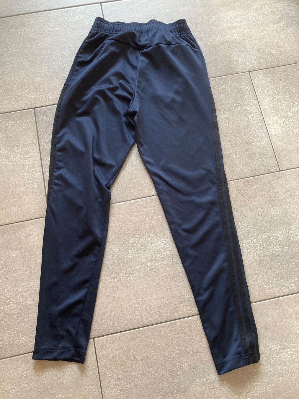 Adidas Pantaloni: Trainerhose Gr. S; adidas – Usato da Mosnang venduto da Kusli09 1