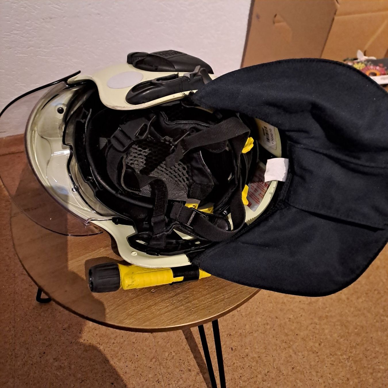 Pompiers: Feuerwehrhelm mit Lampe – D'occasion à Gipf-Oberfrick par Mig_29 1
