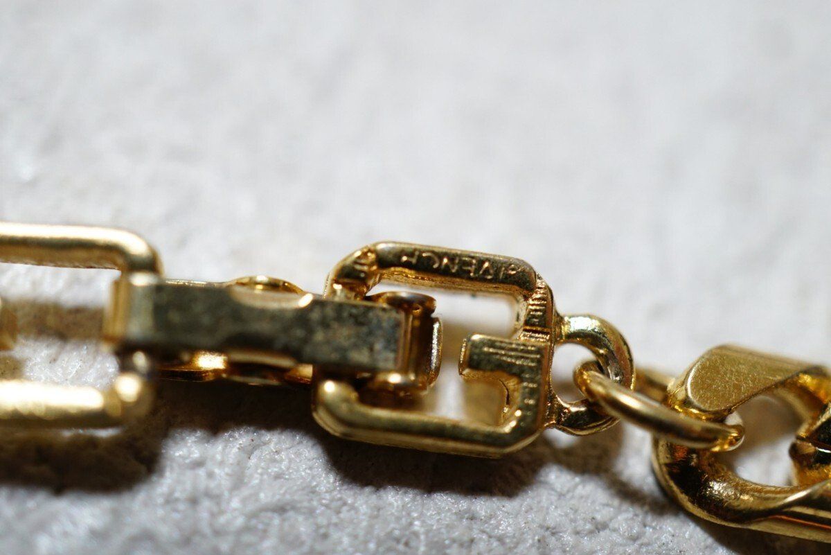 Givenchy Bracciali & Braccialetti: Givenchy Armband goldfarben Panzerkette – Usato da Winterthur venduto da Dejv 3