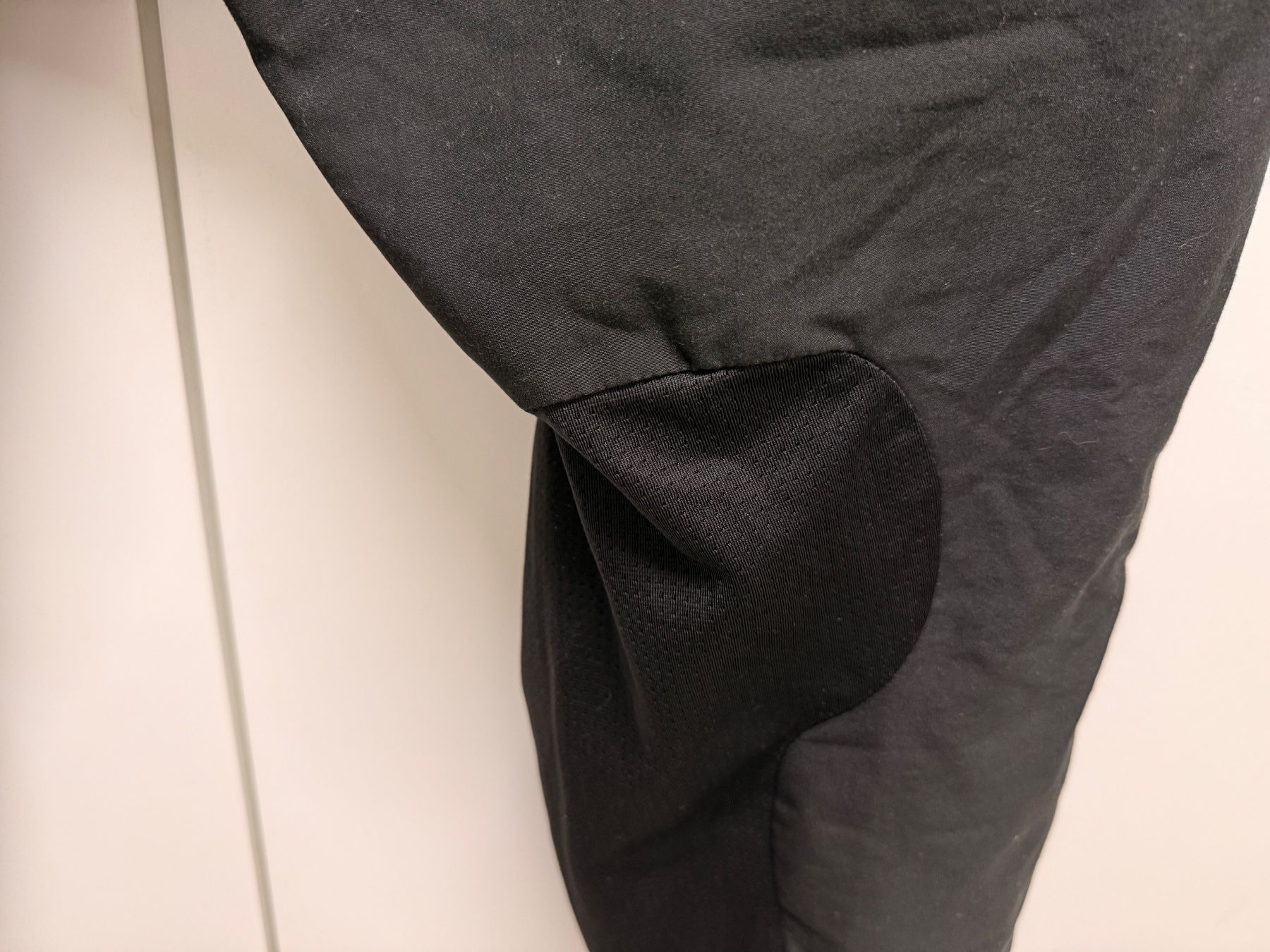 Adidas Pantaloni: Original Adidas Trainingshose schwarz – Usato da Zürich venduto da celai. 5