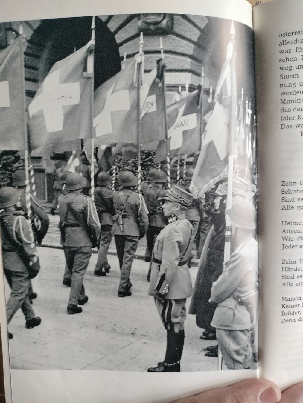 Libri: Schweizer Armee Militär Buch von 1959 – Usato da Schwanden Sigrisw venduto da len_9yqg 9