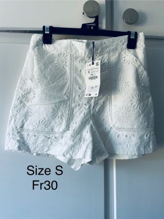 Zara Shorts Weiss, Lochstickerei, Grösse S, Neuwertig!