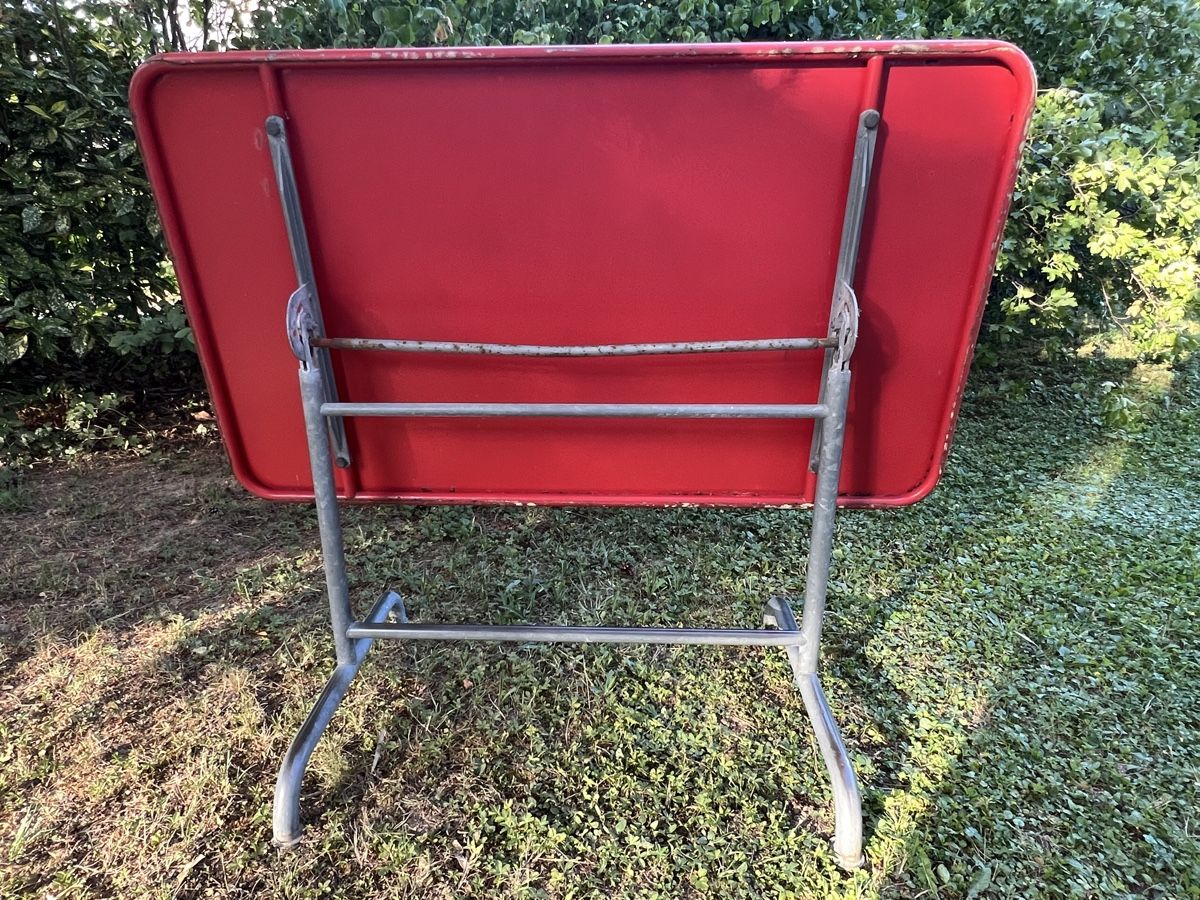 Tavoli: roter Metall Gartentisch – Usato da Zürich venduto da bernhard.jaeggi 2