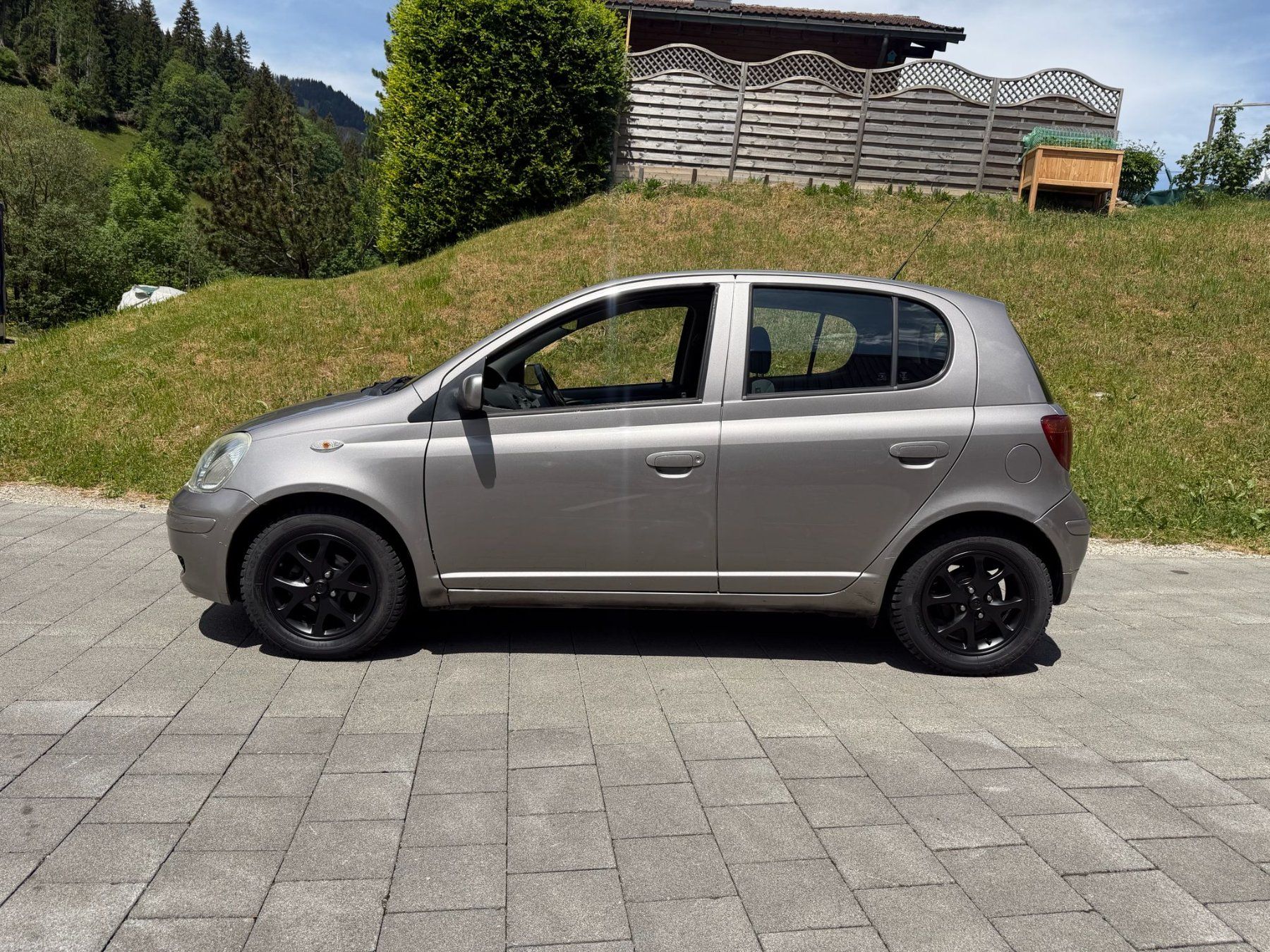 Toyota Automobili: Toyota Yaris 1.4 D-4D – Usato da Flühli LU venduto da Overland_Motors 1