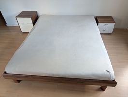 Bett komplett inkl. Holzrahmen, Lattenrost, Matratze