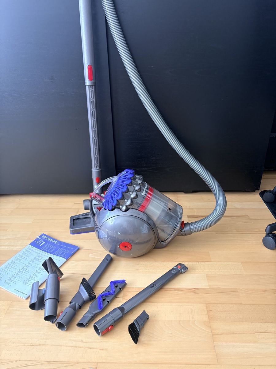 Dyson Aspirateurs & Accessoires: Dyson big ball multifloor pro – D'occasion à Baden par celine.kassia