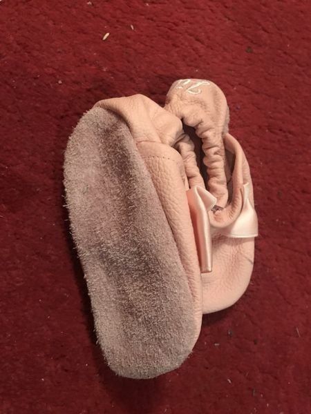Schuhe für Mädchen: Baby Mädchen Krabbelschuhe rosa 18/19 – Gebraucht aus Bergdietikon von antovale 1