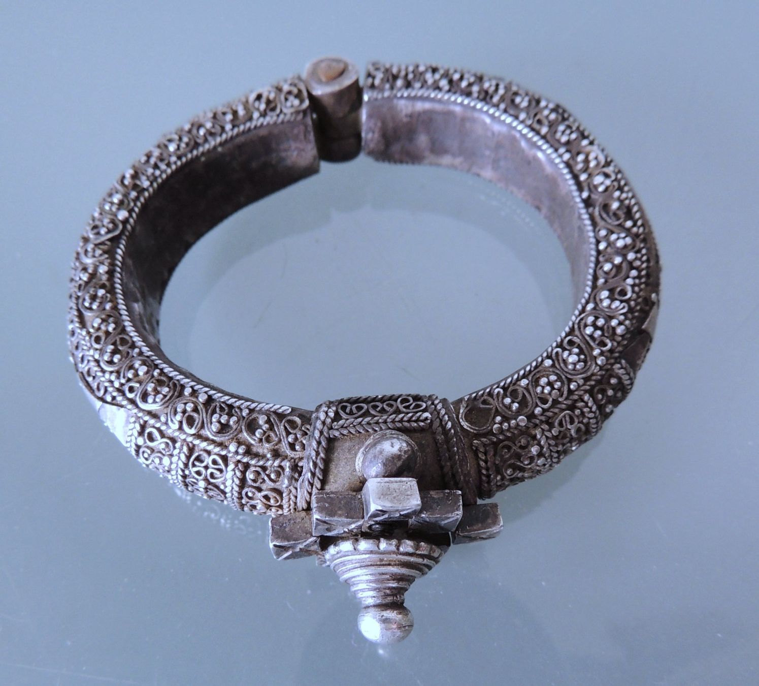 Bracciali & Braccialetti: Traditioneller Silber 800 Armreif Nepal – Usato da Waldenburg venduto da schaller707