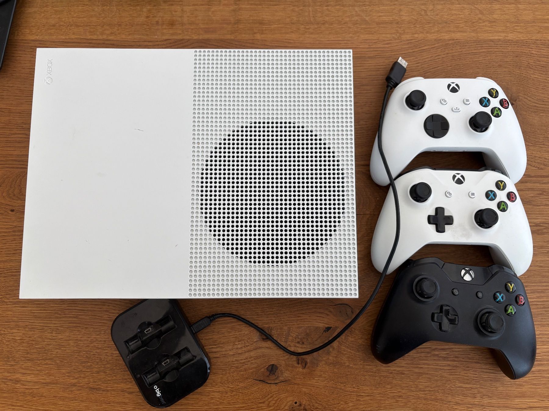 Microsoft Console: Xbox One S 800GB inkl. Games und 3 Controller – Usato da Schüpfheim venduto da Sick01