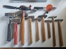 Jeu de 7 marteau, 2 massette et 2 foret à main, bon état.