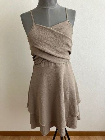 Robe d'été beige à volants - Élégante et confortable! T 36