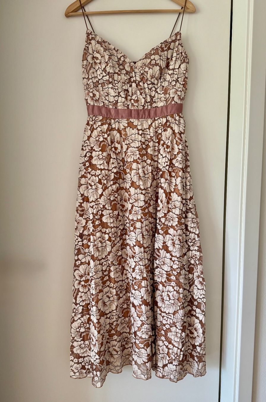 Robes: Robe élégante – D'occasion à Genève par Lima_n5v9